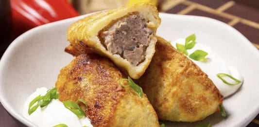 Летний пирог с клубникой и бананом